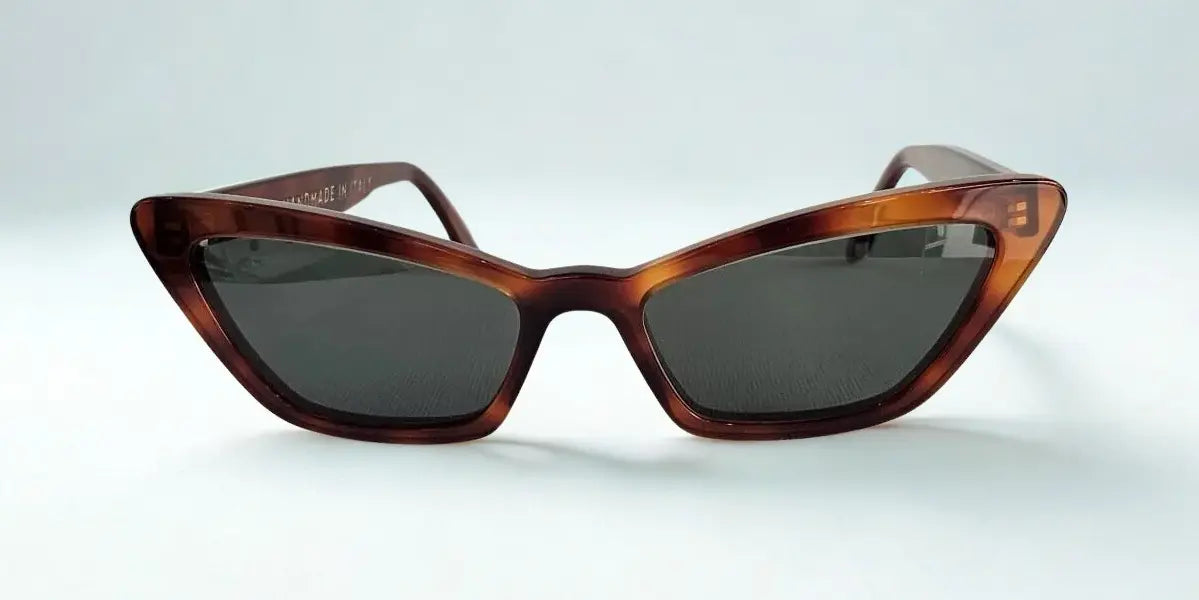 Giuliana Sunglasses Capri: Eleganza Sfrontata e Design Audace Made in Italy