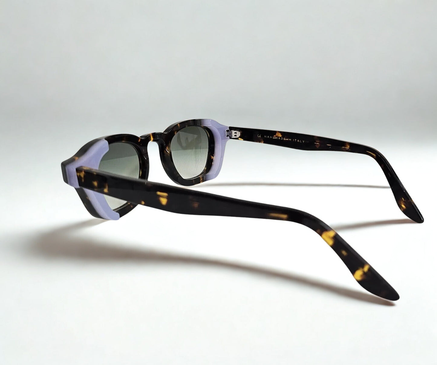 Giuliana Sunglasses Milano Noir: L'Audacia del Design Metropolitano Made in Italy