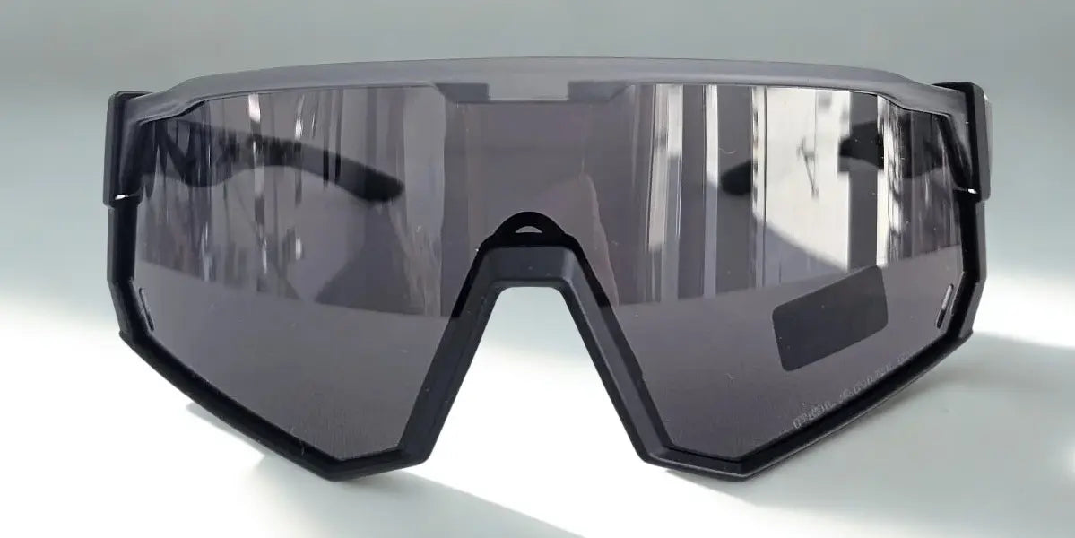 Giuliana Sunglasses Skyblast: La Maschera Sportiva Futuristica per Performance Estreme Made in Italy
