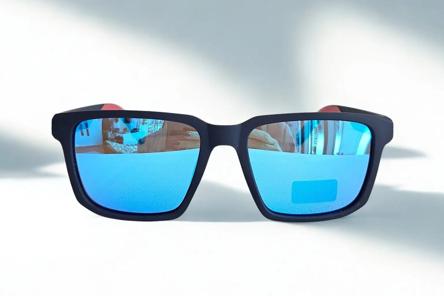 Giuliana Sunglasses - Future: Funzionalità, Minimalismo e Stile Deciso per la Città