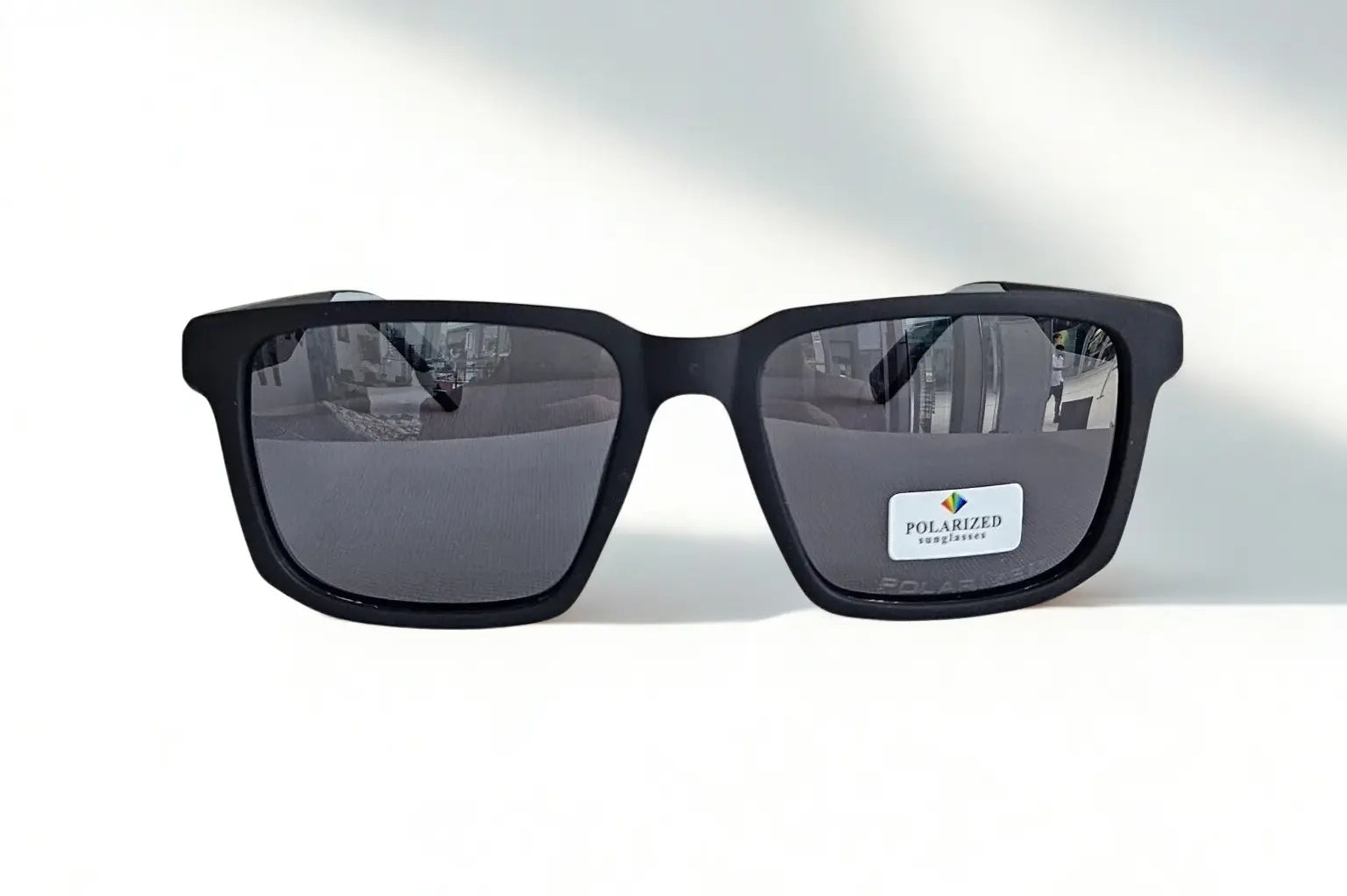 Giuliana Sunglasses - Future: Funzionalità, Minimalismo e Stile Deciso per la Città