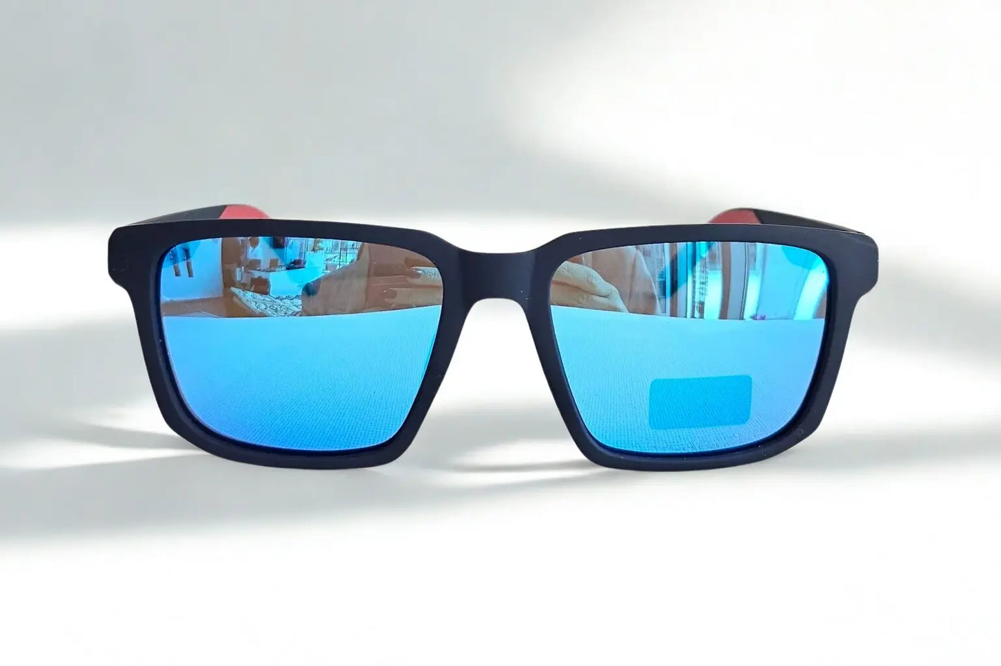 Giuliana Sunglasses - Future: Funzionalità, Minimalismo e Stile Deciso per la Città