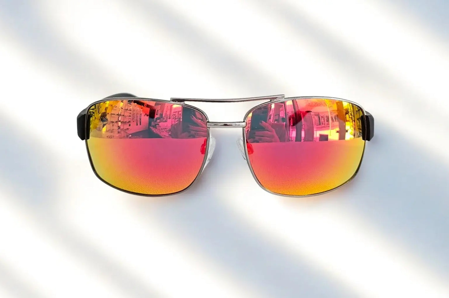 Giuliana Sunglasses - Lampo: Un'Esplosione di Colore per il Tuo Stile