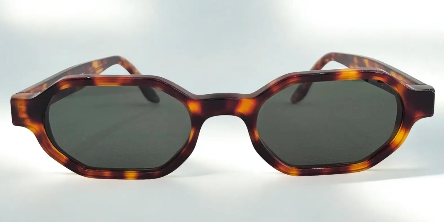 Giuliana Sunglasses Napoli Oro: Audacia Geometrica e Spirito Partenopeo Made in Italy