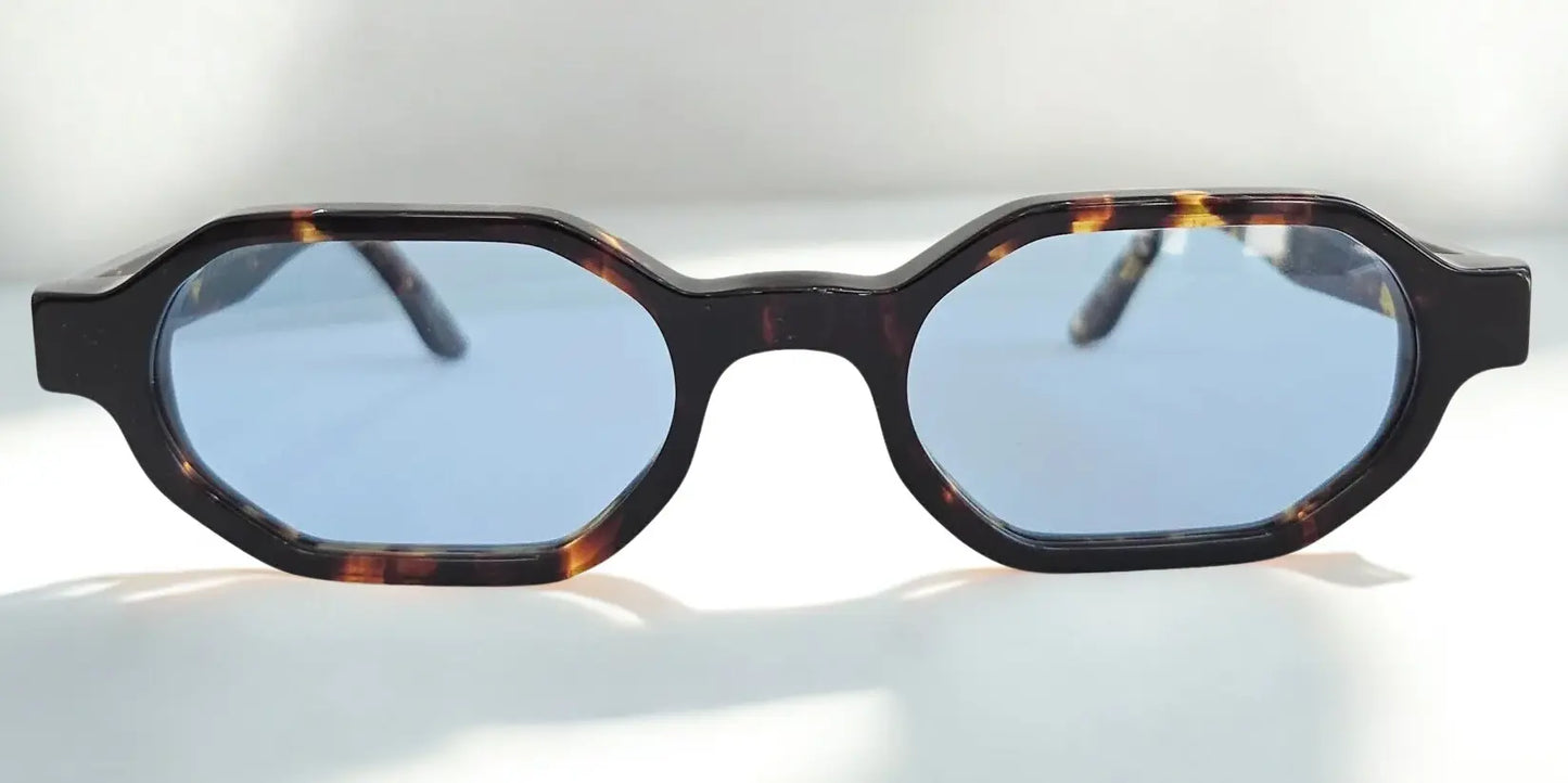 Giuliana Sunglasses Napoli Oro: Audacia Geometrica e Spirito Partenopeo Made in Italy