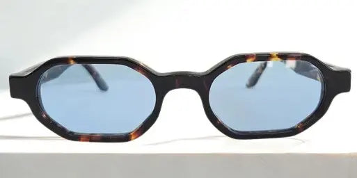 Giuliana Sunglasses Napoli Oro: Audacia Geometrica e Spirito Partenopeo Made in Italy