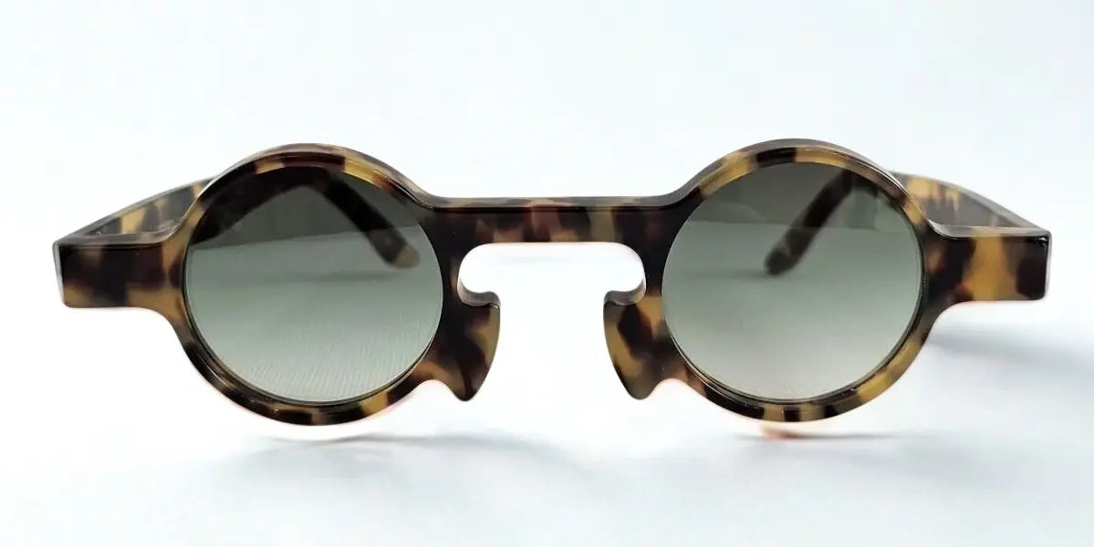 Giuliana Sunglasses Genova Avantgarde: Design Rivoluzionario e Spirito Moderno Made in Italy