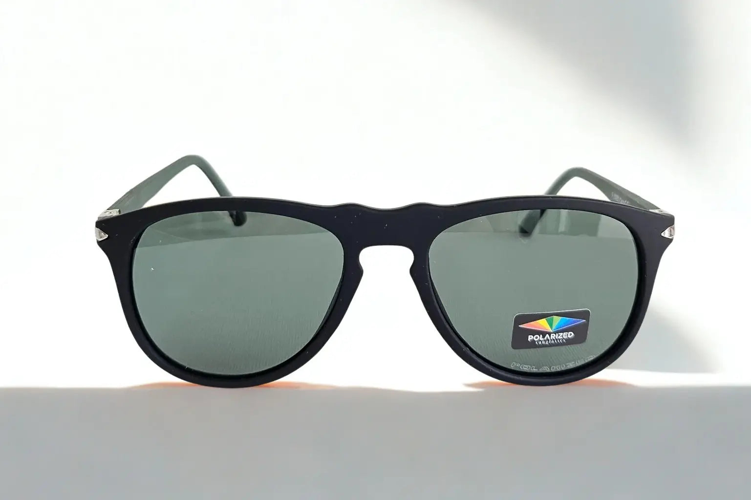 Giuliana Sunglasses - Skyline: L'Orizzonte dello Stile Urbano e Avventuroso