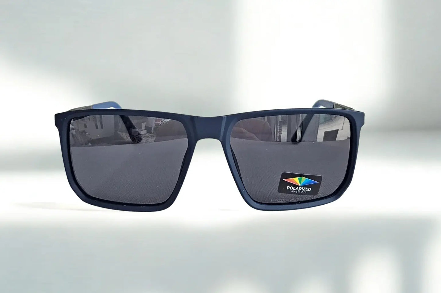 Giuliana Sunglasses - Strada: Carattere, Stile Urbano e Determinazione
