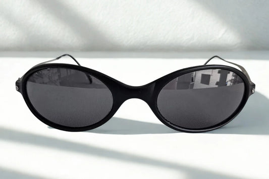 Giuliana Sunglasses - Eclipse Nero: Eleganza Minimalista e Spirito Vintage Sportivo, 100% Made in Italy
